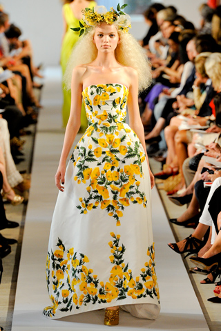 Oscar De La Renta New York Fashion Week Spring Yellow Flower Dress